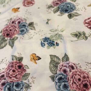 Mauve and Blue Hydrangea Floral Tablecloth Size 82"x59"